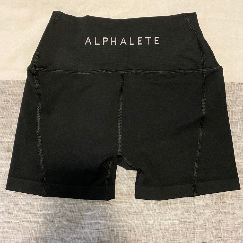 Alphalete Revival R6 Shorts in black size small